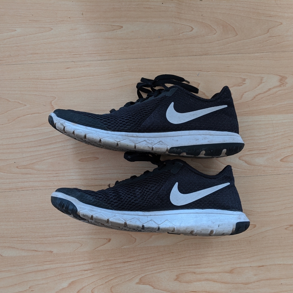 Black Nike Flex Experience Sneakers